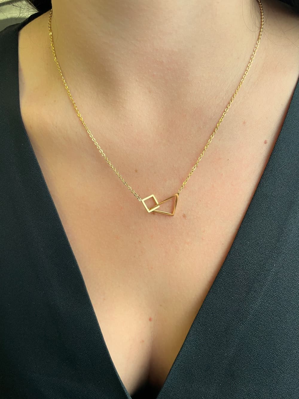 Náhrdelník s geometrickými tvary